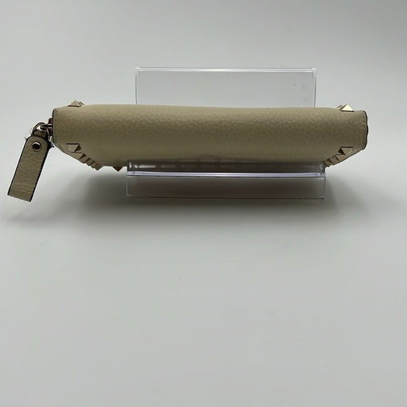 Valentino Garavani Rockstud Zip-Around Wallet - Picture 8 of 8